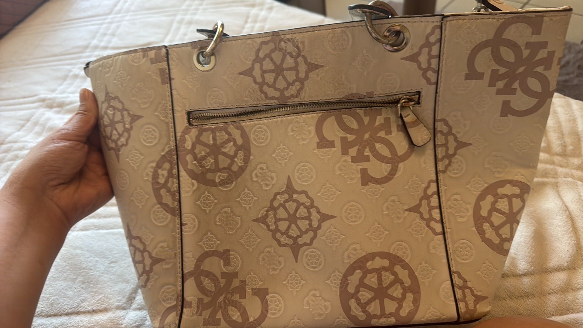 Оригиналнa чанта Guess
