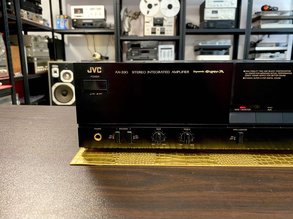 Транзисторен усилвател JVC