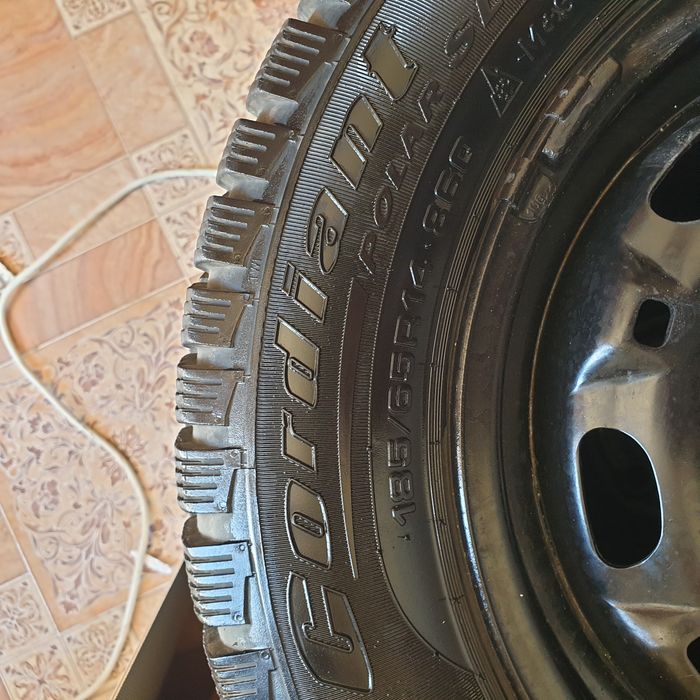 Диск с резиной в идеальном сост