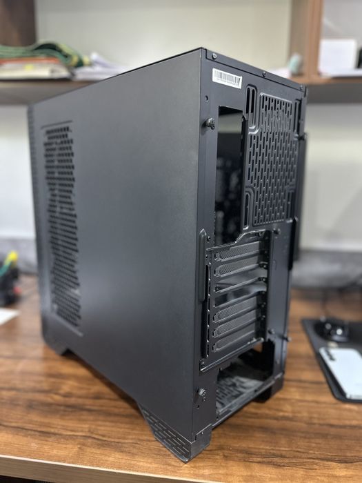 Thermaltake s300 bk кейс корпус б/у идеал