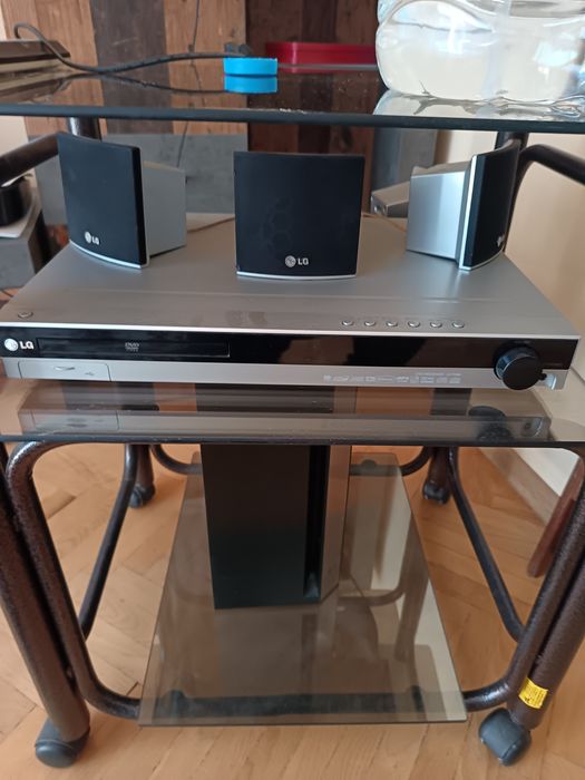 LG. Домашно кино. Пет колонки и буфер.