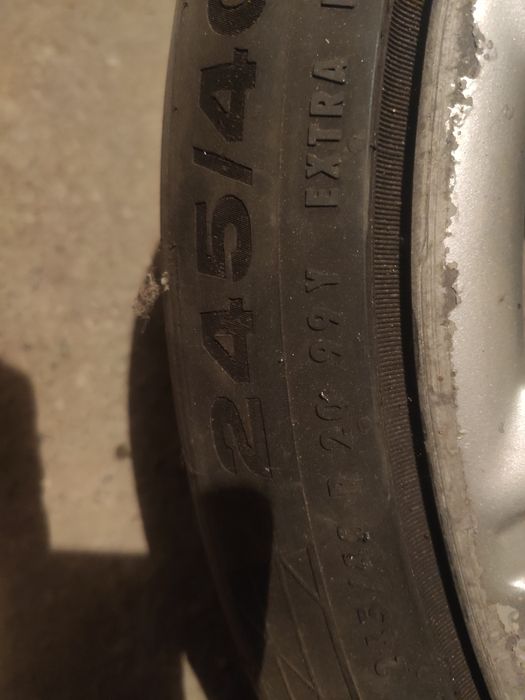 Vând o janta a fost pe un BMW seria E . R 20