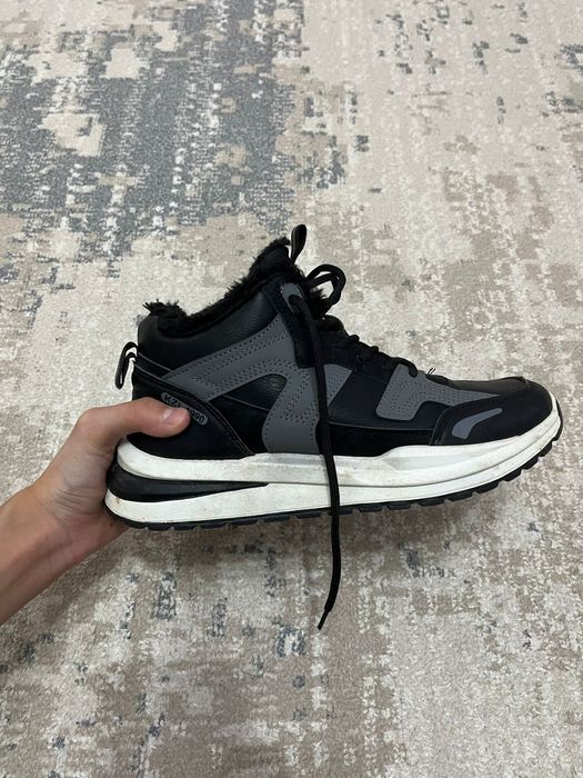 Продам зимние кроссовки