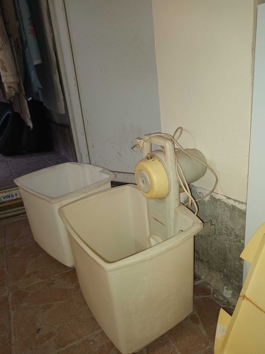 Малка пералня .пълен комплект .подходяща  за къмпинг