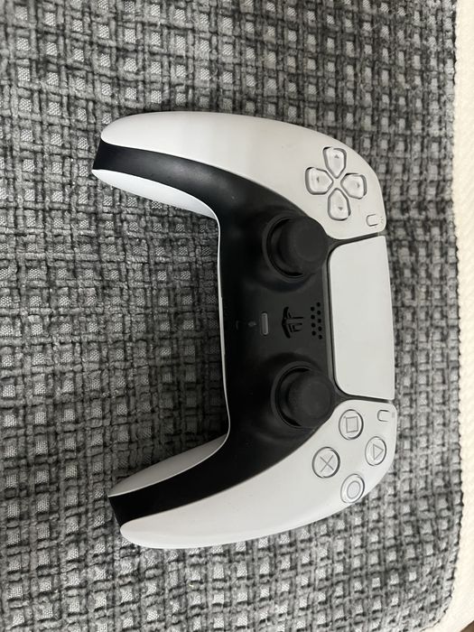 Джостик от пс5 хороший без царапин