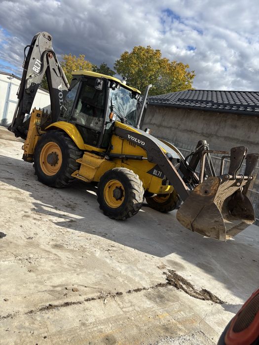 Buldoexcavator Volvo BL71