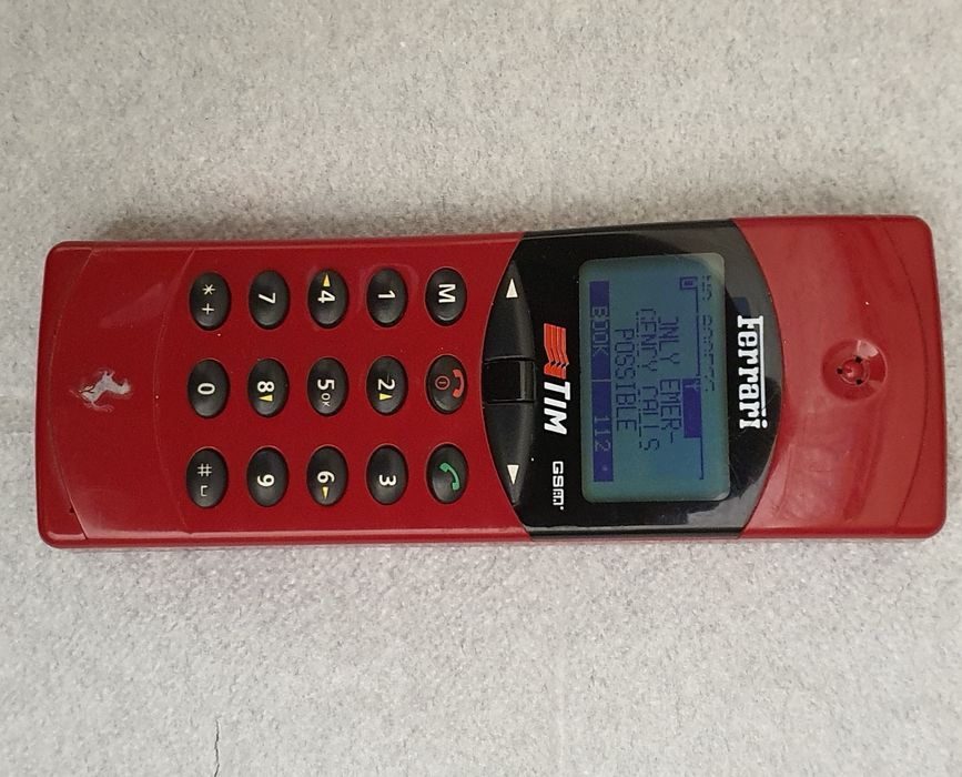 Hagenuk Ferrari, telefon 2g al anilor '90, editie limitata, baterie ok