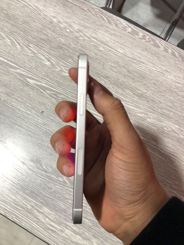Sotiladi Iphone 12 oq