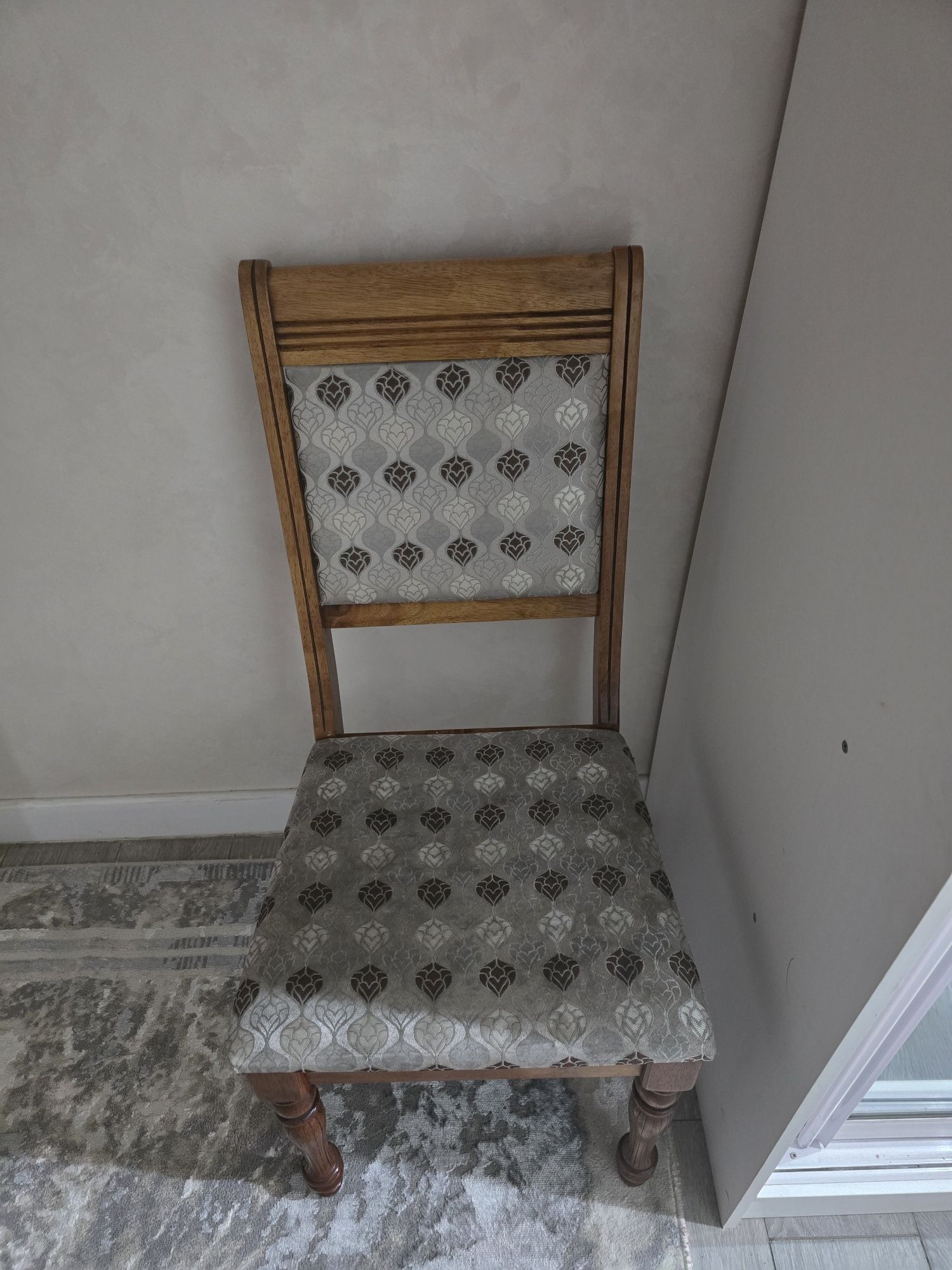Продам стол и стулья
