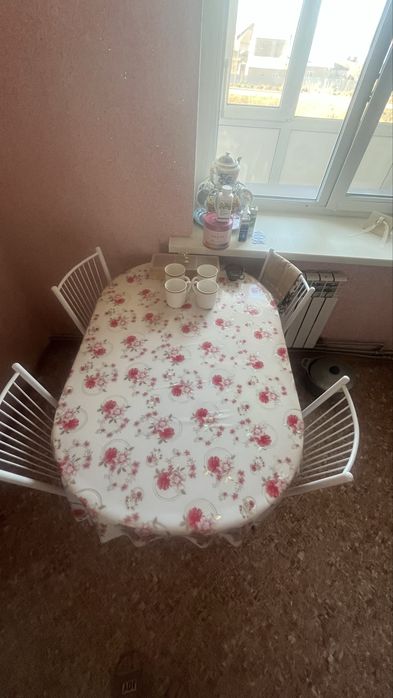Продам кухонный стол и 4 стула