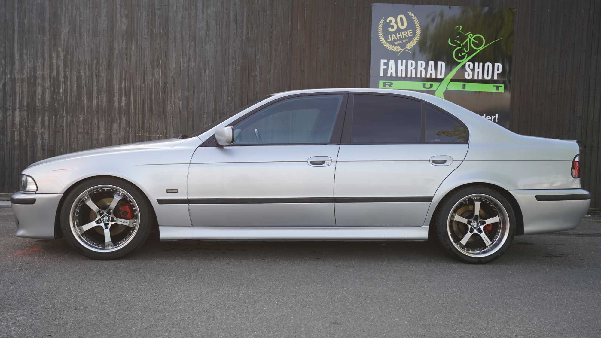 BMW 520i, pachet M + 1 x 520i E39 CADOU