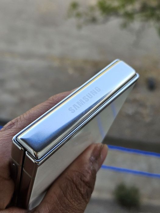 Samsung flip 5   256gb