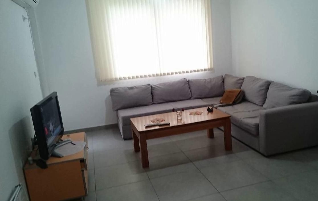Дава се под наем Едностаен апартамент в Пловдив, Южен - 40 кв.м за 275 € - Снимка #2