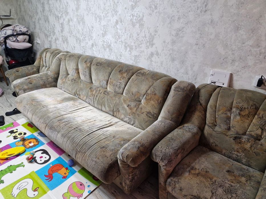 Продаётся диван и два кресла