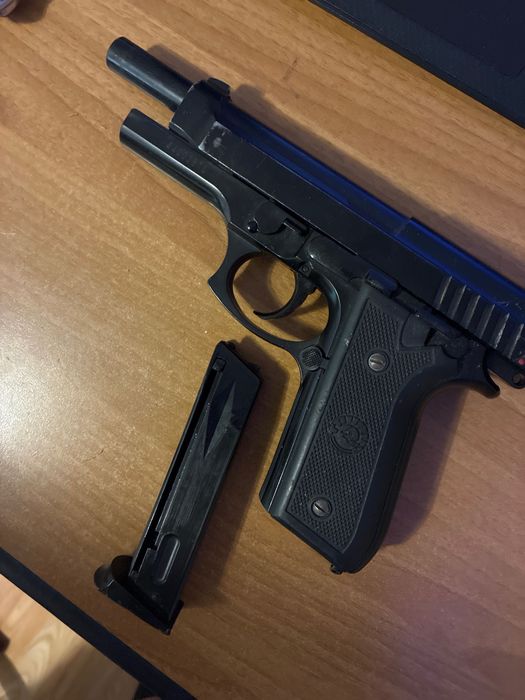 Pistol airsoft TAURUS KWC arc