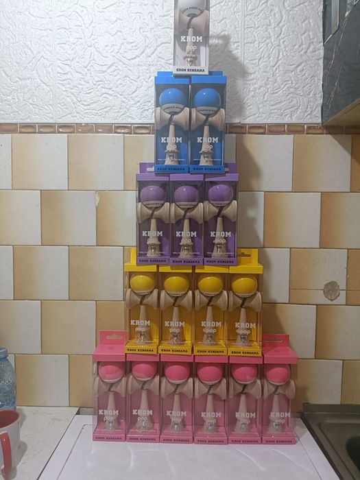 Un cadou frumos kendama pop krom