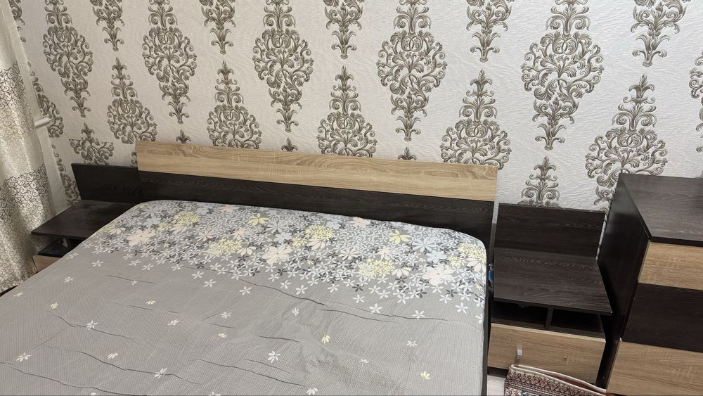 Продаю двухспальную кровать с матрасом
