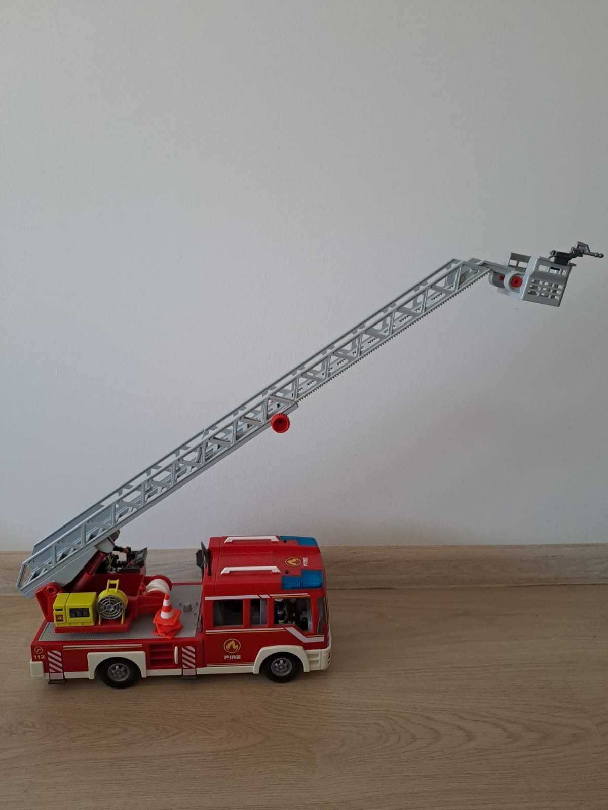 Jucarie Playmobil Masina de pompieri cu scara
