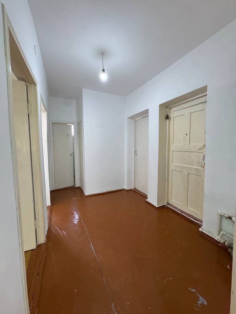 Guliston shaxar markazidan 3 xonali uy sotiladi