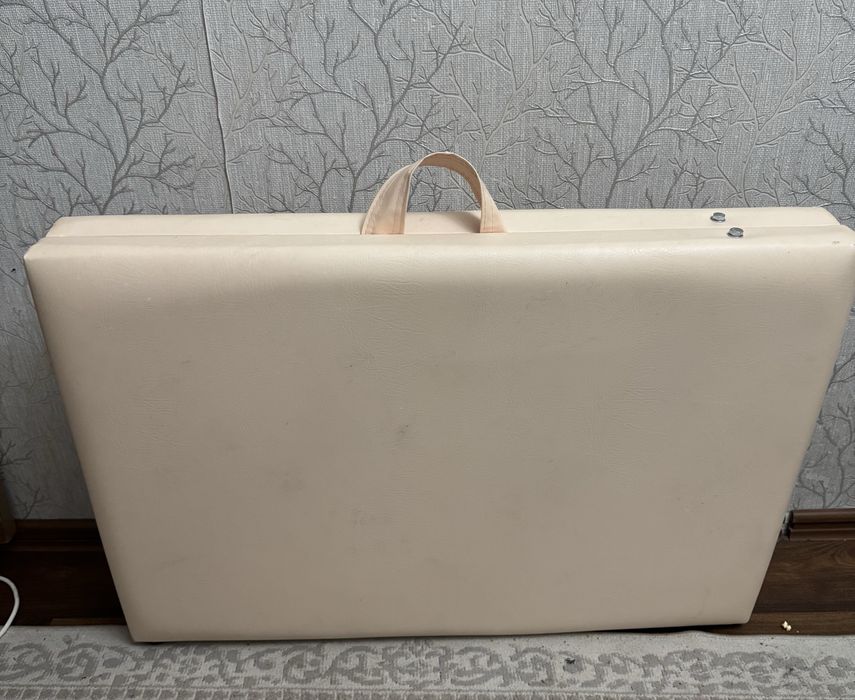 Продам кушетку,лампа,виброплатформа