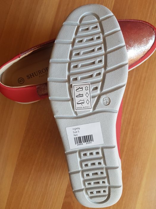 Pantofi din piele. Noi