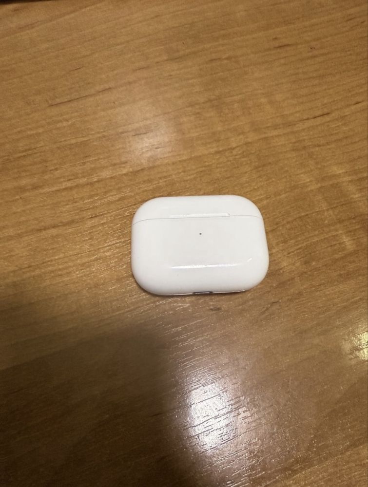 Продаю Airpods срочно