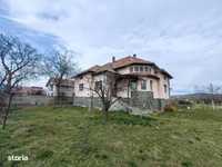 Casa tip conac cu 6283 mp teren si balta de pesti, zona Șard - Ighiu