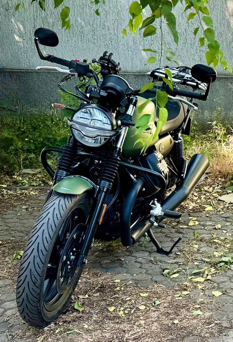 Moto Guzzi V7 Stone