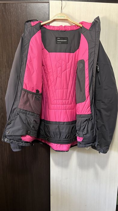Vand geaca de ski PeakPerformance pentru dame