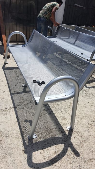 Vând set masa cu banci