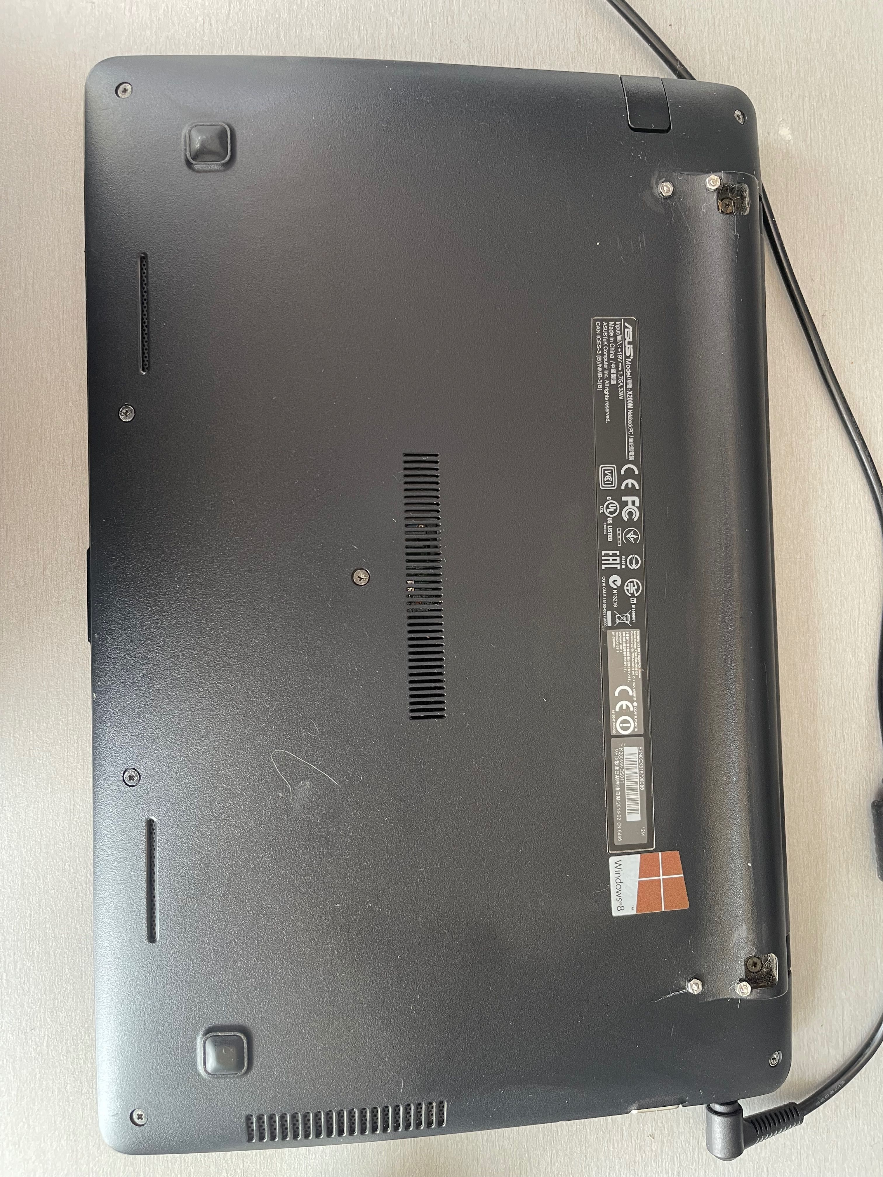 Лаптоп Asus X200M с тъчскрийн