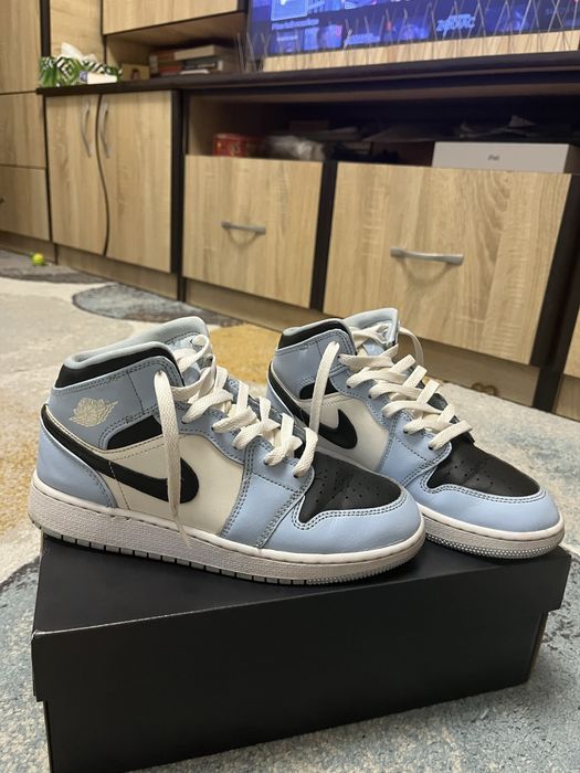 adidasi jordan 1 mie ice blue