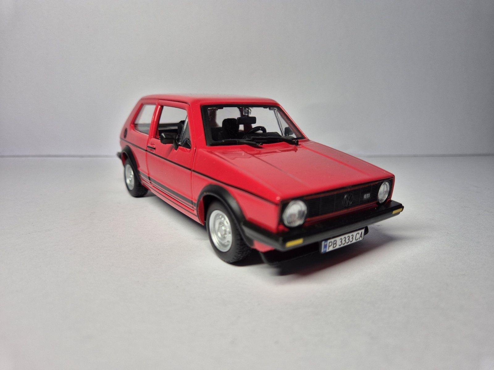 1:24 VW Golf 1 GTI - с рег. номер по избор - за колекция и подарък