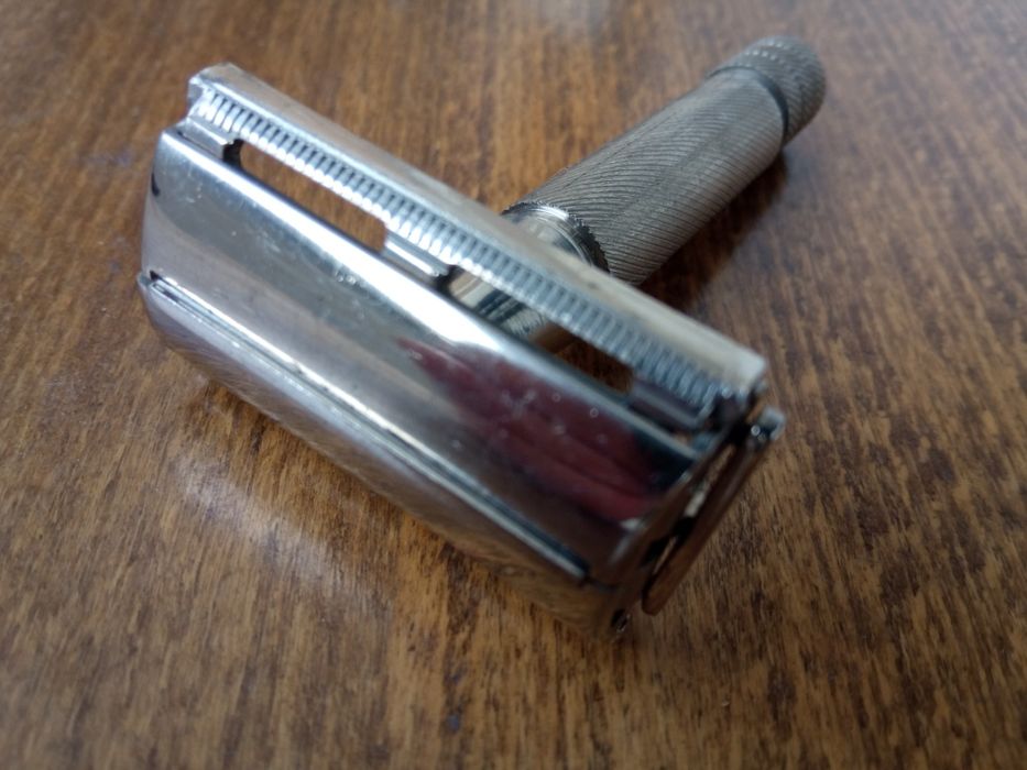 Винтидж метална самобръсначка