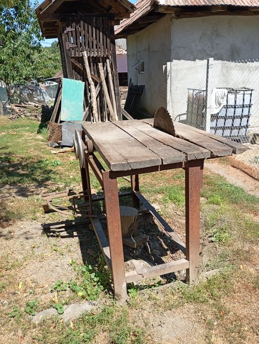 Masa de circula cu motor