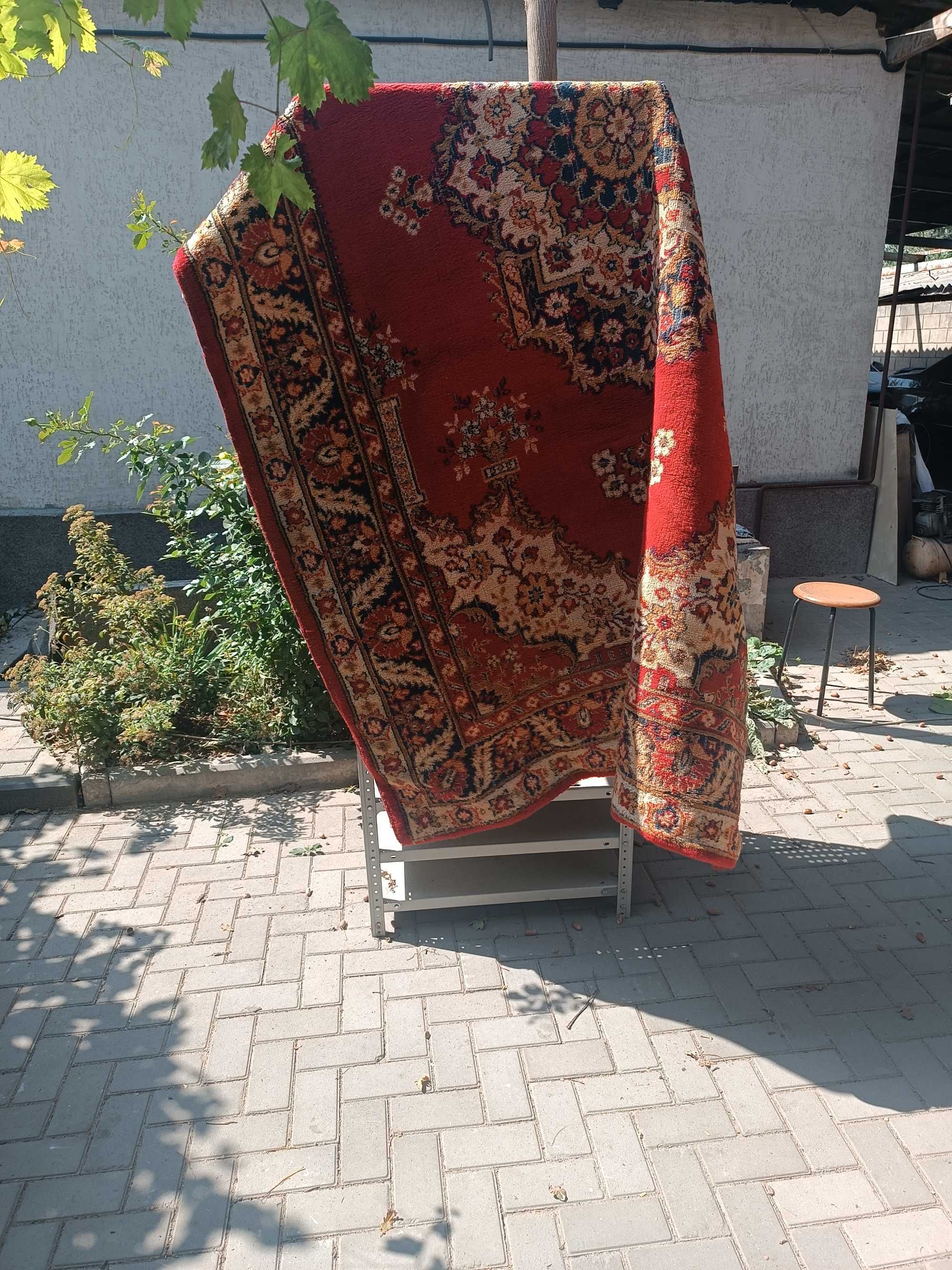 Шерстяной ковер 2*3 м.  Отличное состояние.