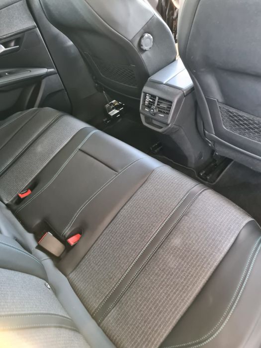 Peugeout 3008 hybrid 225 e-EAT8