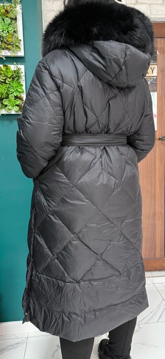 Дамско дълго яке с естествен косъм на качулка