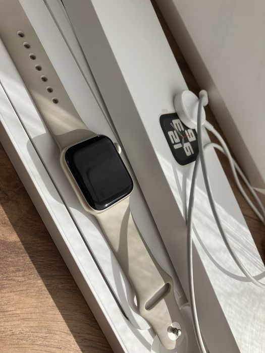 Apple watch SE 2nd Gen 40mm Starlight