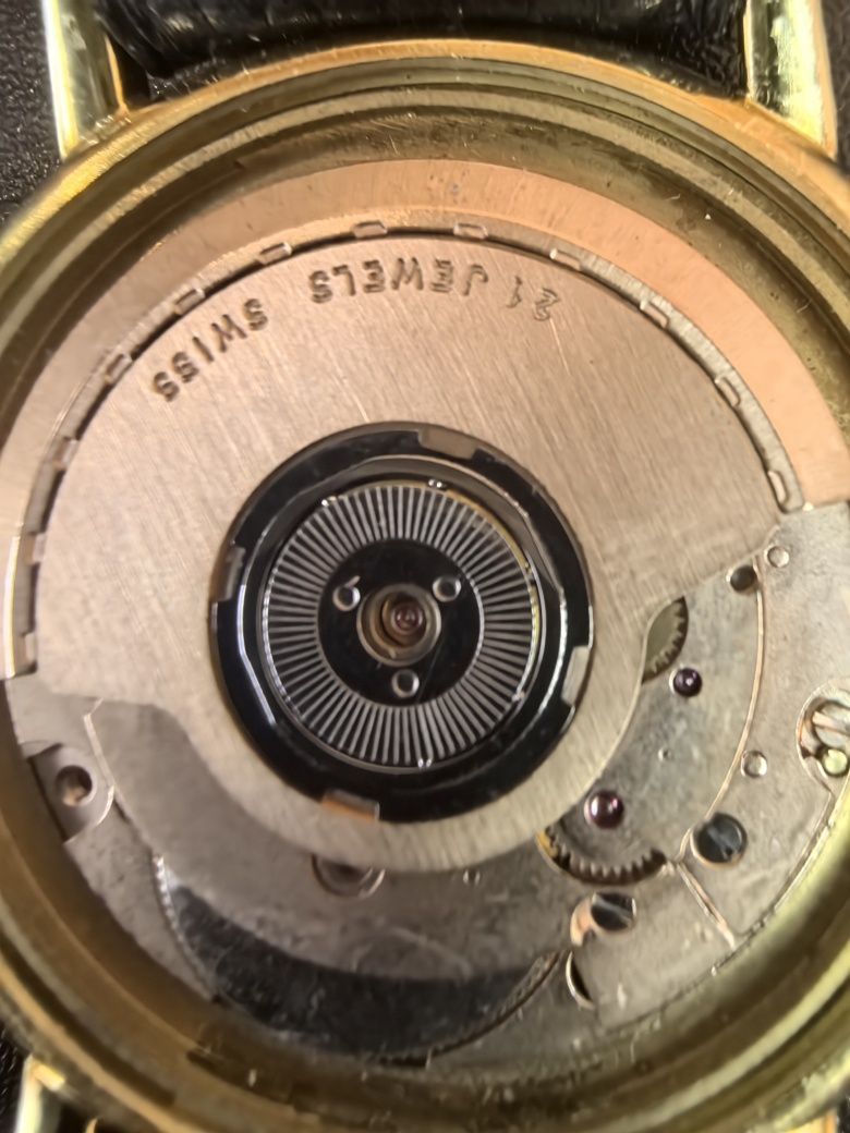 Продава Златен швейцарски ZUBLIN,Automatic,Swiss Made. 
Це