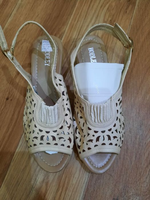 Женские новые босоножки