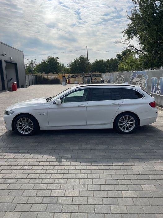Vând BMW 520d F11