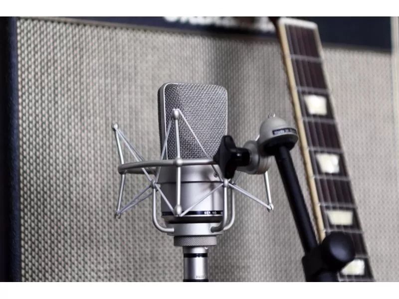 Neumann TLM 103 - это новый стандарт для записи музыкальной студии.