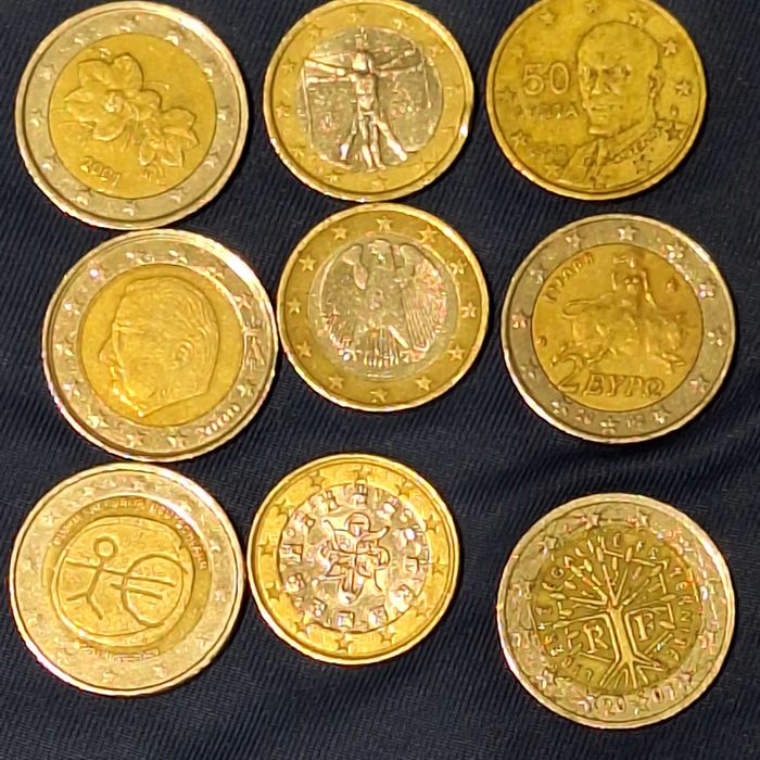 Различни евро монети