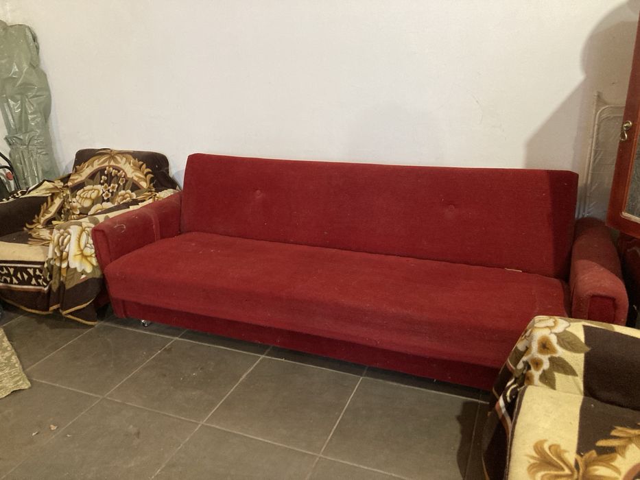 Продавам диван