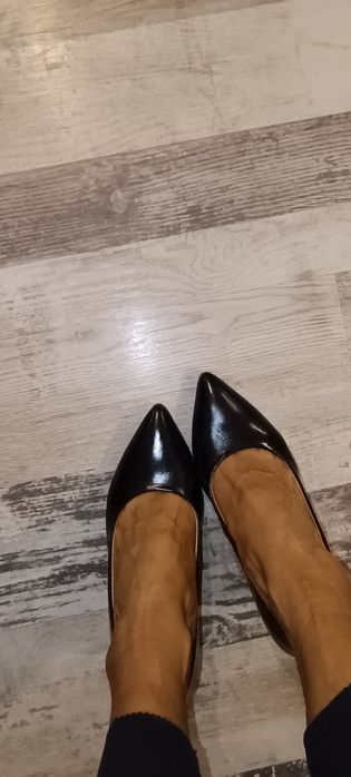 Чехли Guess, кецове Bianki, обувки на ток, сандали