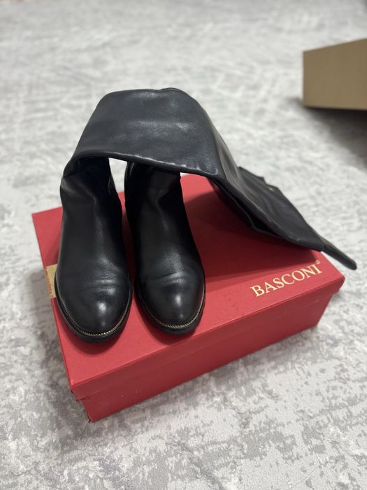 Продам осенние сапоги Basconi