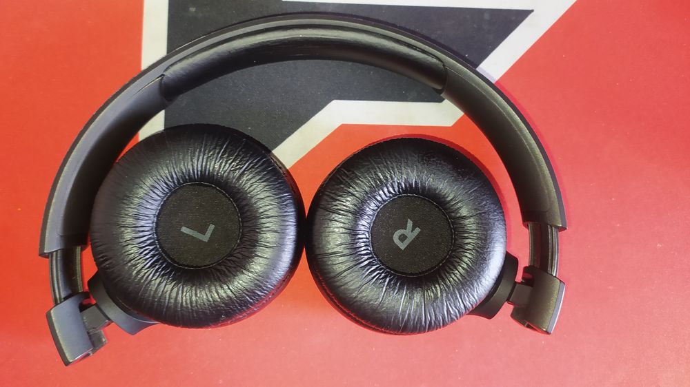 Наушники накландные JBL tune 510 bt в отличном состоянии