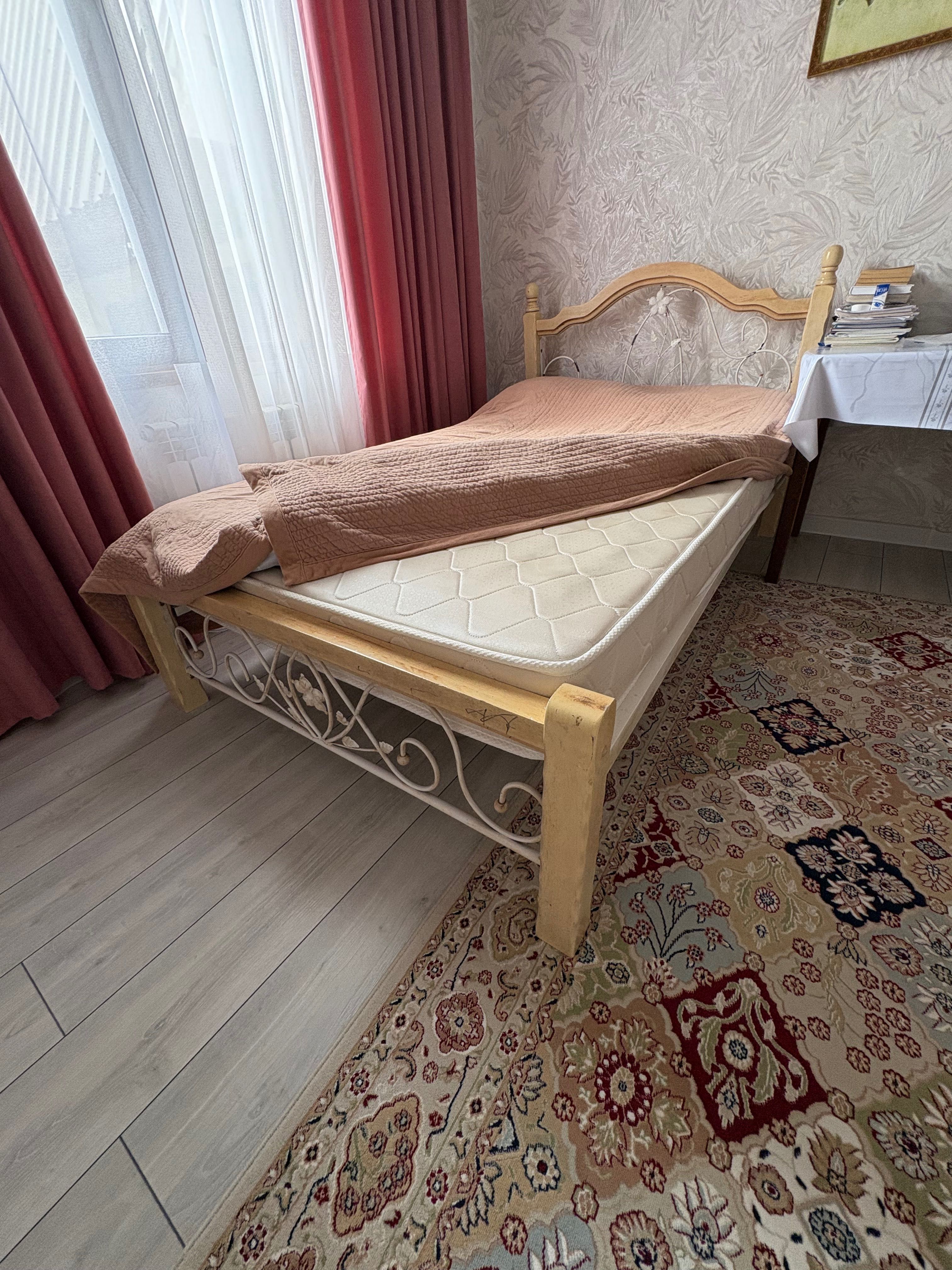 Кровать-полуторка
