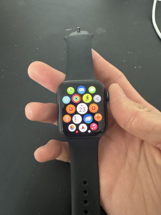 Продам apple watch series 5